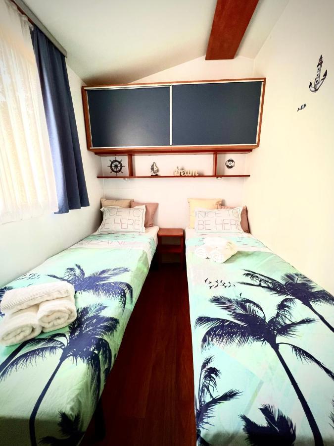 Mobile Home Nebo Luxus เคลโนวีซา ภายนอก รูปภาพ