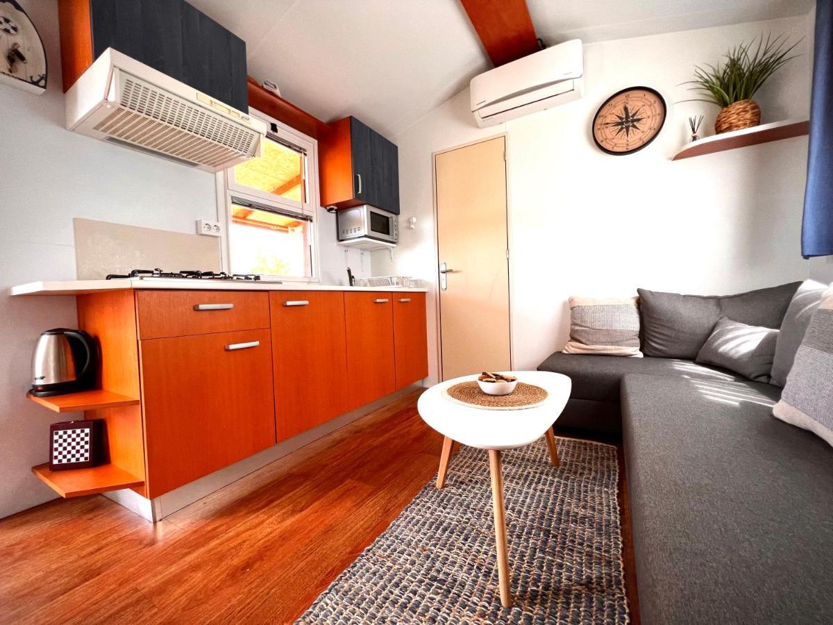 Mobile Home Nebo Luxus เคลโนวีซา ภายนอก รูปภาพ