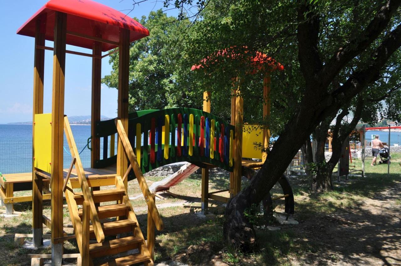 Mobile Home Nebo Luxus เคลโนวีซา ภายนอก รูปภาพ