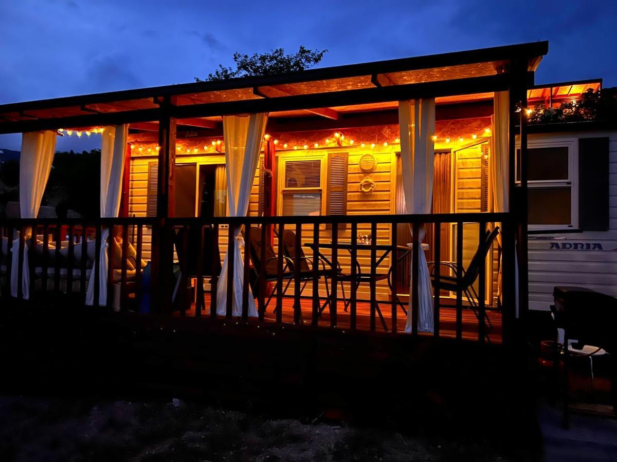 Mobile Home Nebo Luxus เคลโนวีซา ภายนอก รูปภาพ